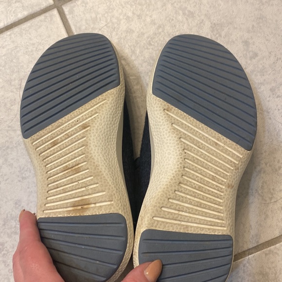 Allbirds navy wool shoes - Picture 3 of 4